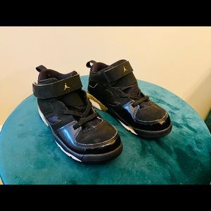PRE OWNED JORDAN FLIGHT CLUB 91 BOYS TODDLER BLACK SNEAKERS SIZE 10c